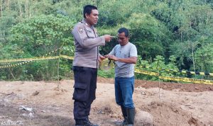 Polsek Cigudeg Kabupaten Bogor Temukan Tempat Penimbunan Kembang Api Polsek Cigudeg Kabupaten Bogor Temukan Tempat Penimbunan Kembang Api / Jabar ekspres