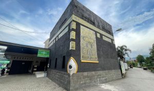 Berkunjung ke Baleendah Kabupaten Bandung? Ada Masjid Al Majid, Unik Menyerupai Ka'bah Berkunjung ke Baleendah Kabupaten Bandung? Ada Masjid Al Majid, Unik Menyerupai Ka’bah / jabar Ekspres