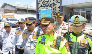 Dok. Kapolrestabes Bandung, Kombes Pol Budi Sartono (tengah). Rabu (26/4). Foto. Sandi Nugraha.