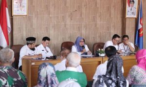 Sekda Kota Bogor Syarifah Sofiah saat memimpin Rapat Koordinasi percepatan penanganan ODF di Kecamatan Tanah Sareal. (Yudha Prananda / Jabar Ekspres)