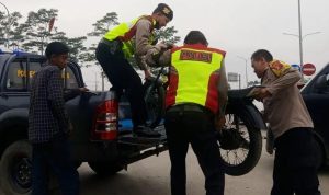 Bandel! Usai Aksi Balap Liar di Gerbang Tol Margaasih, 7 Sepeda Motor Diangkut Polisi / jabar Ekspres
