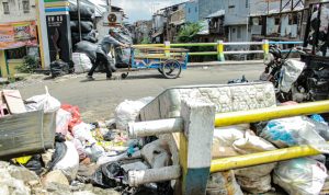 700 Ton Sampah di Kota Bandung Timbul Selama Masa Libur Lebaran Tumpukan sampah di wilayah Kecamatan Lengkong, Kota Bandung. (DOK/JABAR EKSPRES)