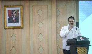 Menteri Pemuda dan Olahraga yang baru Ario Bimo Nandito Ariotedjo memberikan sambutan saat serah terima jabatan di Kantor Kemenpora, Jakarta, Selasa (4/4/2023). ANTARA FOTO/M Risyal Hidayat/foc. (ANTARA FOTO/M RISYAL HIDAYAT)