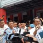 Mantan Ketua Umum Partai Demokrat Anas Urbaningrum resmi menghirup udara bebas, langsung berkicau dan menyindir si pembuat skenario besar. (HENDRIK MUCHLISON/JABAR EKSPRES)