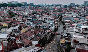 Tata Kelola Ruang di Bandung Buruk, Kadar Air dan Udara Perlu Perhatian Potret pemukiman padat penduduk di Kota Bandung. (DOK/JABAR EKSPRES)