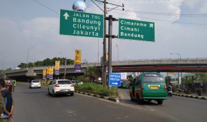 Bupati Badung Barat, Hengky Kurniawan mengatakan arus mudik di Padalarang memasuki malam takbiran Hari Raya Idul Fitri 1444 H longgar. dok. Jabar Ekspres.