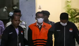 Bupati Kepulauan Meranti Ngaku Khilaf, Muhammad Adil Minta Maaf Soal OTT KPK Bupati Kepulauan Meranti, Riau, Muhammad Adil minta maaf dan mengaku khilaf usai tertangap OTT oleh Komisi Pemberantasan Korupsi (KPK). ANTARA/Rivan Awal Lingga.