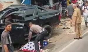 Mobil Bupati Kuningan Tabrak Pemotor di Jalan Sindangagung, Kuningan pada Senin (3/4) Siang