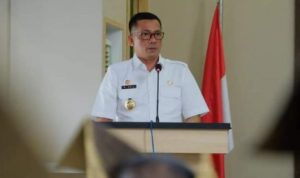 Terseret OTT, Bupati Meranti Sempat Sebut Kemenkeu Iblis dan Akui Tak Menyesal Bupati Meranti Muhammad Adil terseret OTT oleh KPK sebelumnya sempat sebut Kemenkeu iblis atau setan hingga viral. PMJ News.