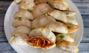 Cara Buat Cireng Ayam Suwir Pedas Jeletot, Bikin Nagih! Cireng Isi Ayam Pedas/ Tangkap Layar YouTube Masak Bareng Teteh Vika