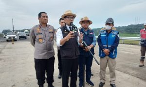 Gubernur Jawa Barat Ridwan Kamil memastikan Jalan Tol Cisumdawu sudah bisa dipakai arus Mudik Lebaran 2023. Jabar Ekspres.