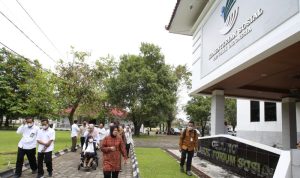 Social Minister Transforms Big Halls Into Social Service Centers