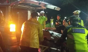 Evakuasi Jenazah Pemudik Di Jalur Gentong Dibantu Polisi Evakuasi Jenazah Pemudik di Jalur Gentong