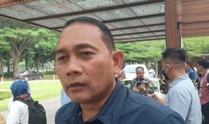 Kepala Satuan Polisi Pamong Praja (Satpol PP) DKI Jakarta Arifin di kawasan Senayan, Sabtu (29/4/2023). ANTARA/Siti Nurhaliza