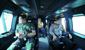 Kapolri, Panglima TNI, dan Menhub Budi Karya Sumadi pantau arus mudik Lebaran 2023 menggunakan helikopter. PMJ News.