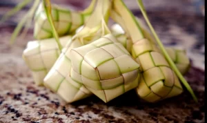 Lebaran Ketupat? Tradisi Lebaran yang Kental dengan Makna!