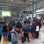 PT KAI melaporkan bahwa ada keniakan 12 ribu pemudik yang menggunakan kereta api di Stasiun Gambir Jakarta menjelang Lebaran 2023. PMJ News.