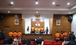 Penyidik KPK secara resmi menetapkan 10 orang tersangka dalam OTT pejabat DJKA Kementerian Perhubungan (Kemenhub). Antara/Fianda Sjofjan Rassat.