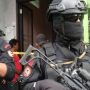 Personel Densus 88 Polri dilaporkan terluka pada saat menghadapi baku tembak dengan terduga teroris di Pringsewo, Lampung. NTMC Polri.