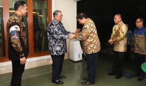 AHY Buka Peluang untuk Kerjasama Politik dengan Golkar Pertemuan antara Ketua Umum Partai Golkar Airlangga Hartarto dan Ketua Umum Partai Demokrat AHY mengisyaratkan bahwa Pemilu 2024 dinamis.