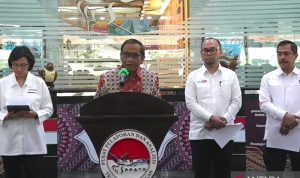 Menteri Koordinator Bidang Politik, Hukum, dan Keamanan Mahfud MD dalam konferensi pers di Kantor PPATK, Jakarta, Senin (10/4/2023). ANTARA/Tri Meilani Ameliya