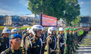 Aparat gabungan saat mengikuti apel Gelar Pasukan Operasi Ketupat Lodaya 2023 di Alun-alun Kota Bogor, Senin (17/4). (Yudha Prananda/Jabar Ekspres)