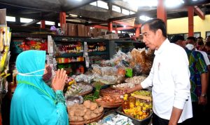 Jelang Lebaran Jokowi Tegaskan Harga Bahan Pokok Turun