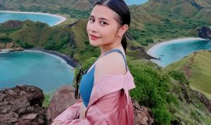 Pemer Pose di Labuan Bajo, Prilly Latuconsina Banjir Pujian / Instagram Prilly