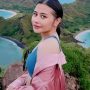 Pemer Pose di Labuan Bajo, Prilly Latuconsina Banjir Pujian / Instagram Prilly