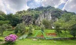 Wisata Alam Cirebon, Taman Batu Lawang
