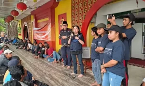 Sahabat Elisabet Tjianti, Perempuan Indonesia Sebagai Agen Perubahan Bagi-Bagi Takjil di Sekitaran Masjid Lautze II Kota Bandung Sahabat Elisabet Tjianti, Perempuan Indonesia Sebagai Agen Perubahan Bagi-Bagi Takjil di Sekitaran Masjid Lautze II Kota Bandung