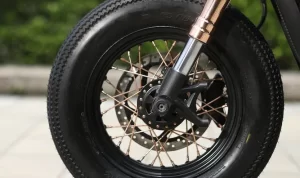 Sebelum Mudik! Ciri-ciri Ban Motor yang Harus Diganti