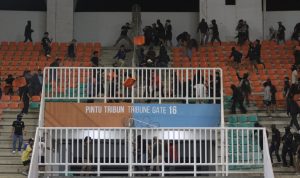 Kursi Stadion Pakansari Rusak, Dispora Kabupaten Bogor Minta Ganti Rugi! Setelah terjadi bentrok antara suporter Persib dan Persis Solo, Kursi stadion Pakansari Cibinong, Kabupaten Bogor mengalami kerusakan.