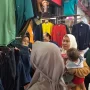 Warga saat berbelanja di Pasar Leuwiliang, Kabupaten Bogor. Foto Sandika Fadilah/Jabar Ekspres.