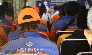 Tingkatkan Kualitas SDM, Dishub Gencar Lakukan Pelatihan Juru Parkir di Bandung Pembinaan terus dilakukan oleh Dinas Perhubungan, dalam meningkat kualitas juru parkir di Kota Bandung (Sadam Husen/Jabar Ekspres