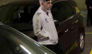 Ilustrasi: Federico Valverde menunggu Alex Baena di parkiran Santiago Bernabeu