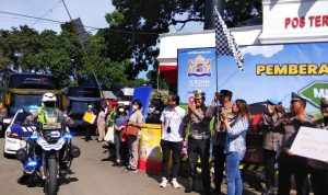 Jajaran Polresta Bogor Kota dan Kadin Kota Bogor saat melepas keberangkatan tiga bus dalam program Mudik Gratis 2023 Polresta Bogor Kota di Terminal Baranangsiang, Sabtu, 15 April 2023. (Yudha Prananda / Jabar Ekspres)