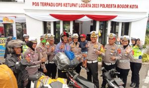Pastikan Pemudik Aman, Satlantas Polresta Bogor Berikan Tanda Khusus pada Pengendara Motor