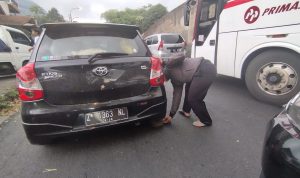 Bantuan Ganjal Ban jadi Fenoma Tahunan di Tanjakan Nagreg Garut