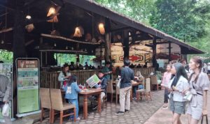 Kafe Simba, Bandung Zoo Jadi Tempat Bukber yang Diminati Pengunjung