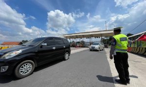 Arus Balik di Tol Cileunyi Lancar, Penumpukan Hanya Terjadi di Rest Area Arus Balik di Tol Cileunyi Masih Terbilang Lancar, Penumpukan Hanya Terjadi di Rest Area. Foto Agi Jabarekspres
