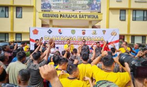 TNI Polri mengikuti kegiatan olahraga bersama di Mapolres Bogor pada Minggu (30/4/2023)