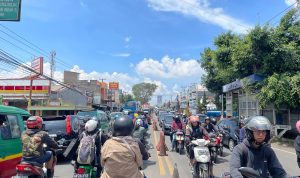Jalur Arteri Mulai Dipadati Kendaraan Roda Dua Jelang H-6 Hari Raya Idul Fitri. (AGI/JABAR EKSPRES)