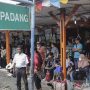 Calon penumpang bus menunggu jadwal keberangkatannya di Terminal Kalideres, Jakarta, Jumat (23/12/2022).. ANTARA FOTO/Fauzan/wsj.