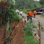 Pasca Pergerakan Tanah Sukamakmur, Akses Jalan Perbatasan Cianjur Belum Dibuka Untuk Roda Empat / Jabarekspres