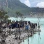 Para pengunjung dari berbagai daerah saat berlibur di kawasan Kawah Putih. (Agi/Jabar Ekspres)