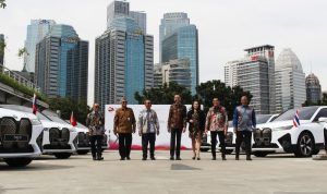 BMW Handed Over 13 Units of iX Electric Cars to Support the ASEAN Summit