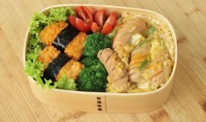 Enak! Resep Nasi Sosis Telur Jepang ‘Oyakodon & Nugget Nigiri’