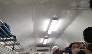 Tidak bisa duduk! St Cicalengka Ramai Hingga Dalam Gerbong