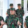 Panglima TNI Laksamana TNI Yudo Margono S.E., M.M. didampingi Kasad Jenderal TNI Dudung Abdurachman S.E. M.M. saat Konferensi Pers di Lanud Yohanis Kapiyau Timika, Papua, Selasa (18/4/2023).-Puspen TNI/Tni.mil.id-